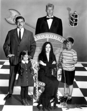 the-main-cast-gomez-john-astin-lurch-ted-cassidy-wednesday-lisa-loring-morticia-carolyn-jones-and-pugsley-ken-weatherwax-504x640