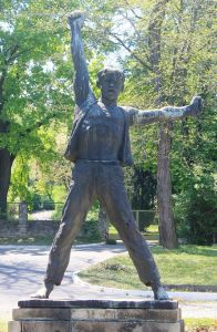 1200px-spomenik_poziv_na_ustanak_beograd