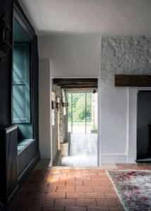 moderan20porodic48dni20dom20na20ruinama20iz201720veka206