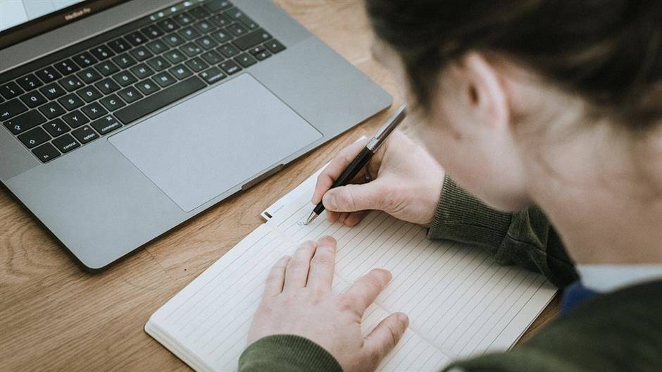 adult-3052244_960_720